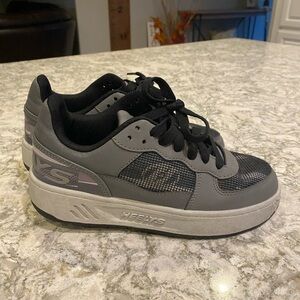 Heelys Youth Rolling Tennis Shoes Size 5